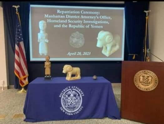 شرطة واشنطن تسلم ثلاث قطع أثرية يمنية